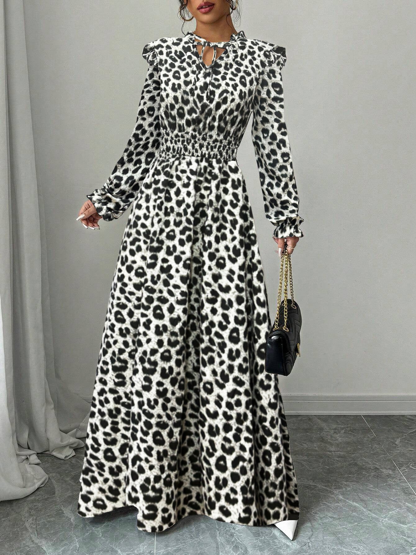 Robe maxi femme avec une coupe flatteuse et des détails floraux Chic und Stil