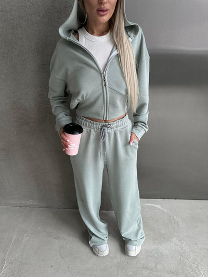 Dames Sweatpants avec hoodie court et coupe ample Chic und Stil