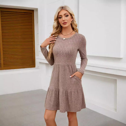 Robe midi tricotée pour femmes avec jupe volumineuse et fine structure côtelée Chic und Stil