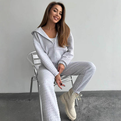 Trendy leisure set for women with padded top and elastic pants Chic and Style