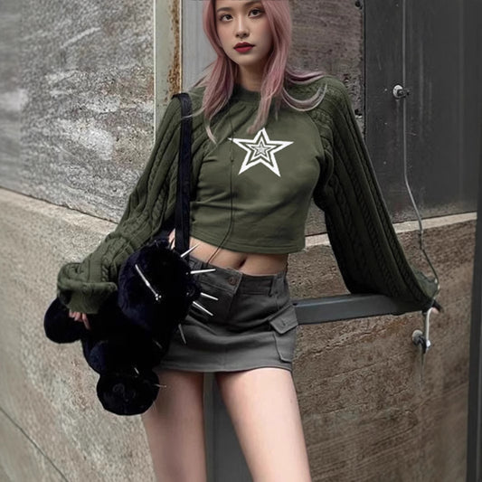 Pull cropped pour femmes avec motif étoilé graphique et design de manches texturé Chic und Stil