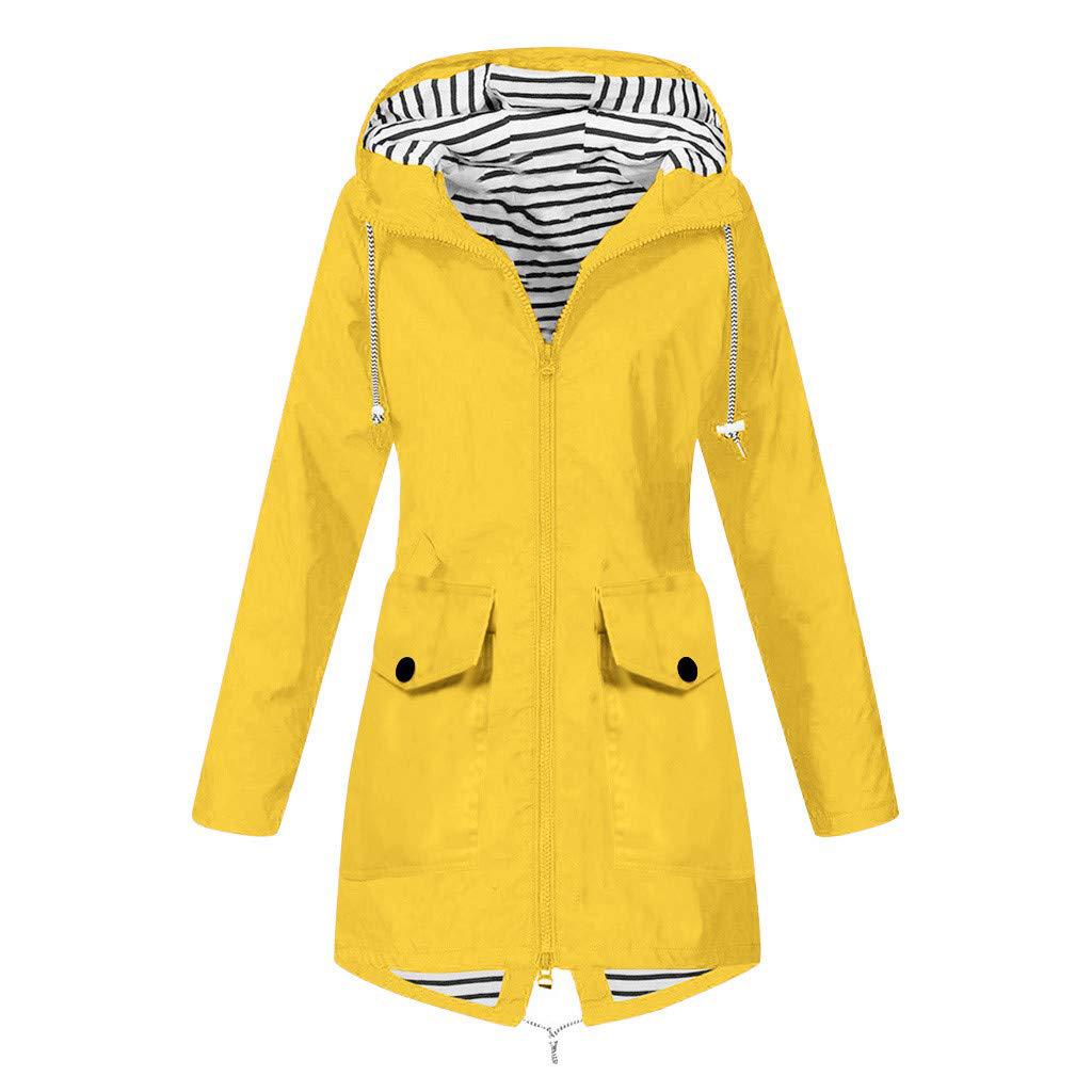 Functional women's jacket with adjustable hood and practical pockets Chic and Style