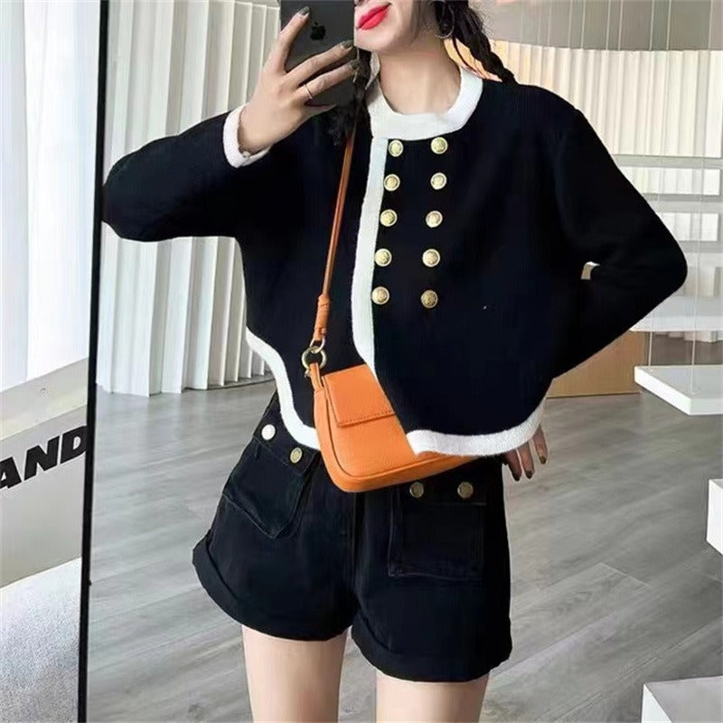 Dames élégante cardigan avec des détails de boutons dorés et des finitions contrastées Chic und Stil