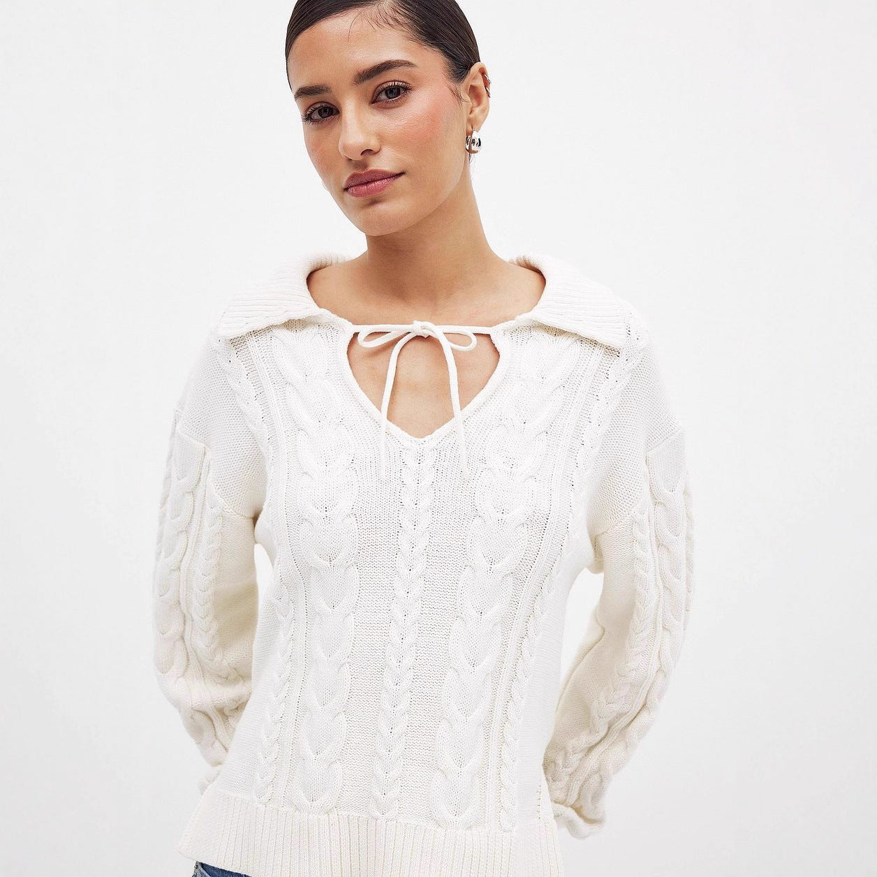 Pull en tricot épais pour femmes avec col romantique et détails de lacet pratiques Chic und Stil