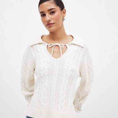 Pull en tricot épais pour femmes avec col romantique et détails de lacet pratiques Chic und Stil