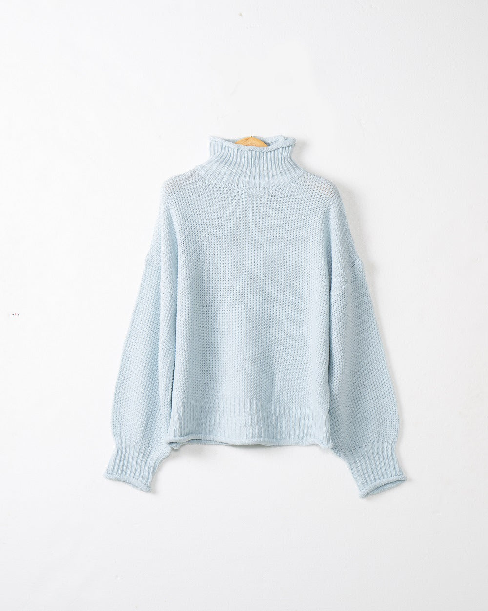 Pull en grosse maille pour femmes avec col montant et épaules tombantes Chic und Stil