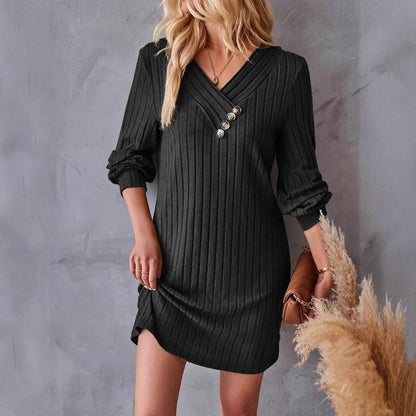 Robe tube pour femmes avec un élégant décolleté en V et des boutons décoratifs Chic und Stil