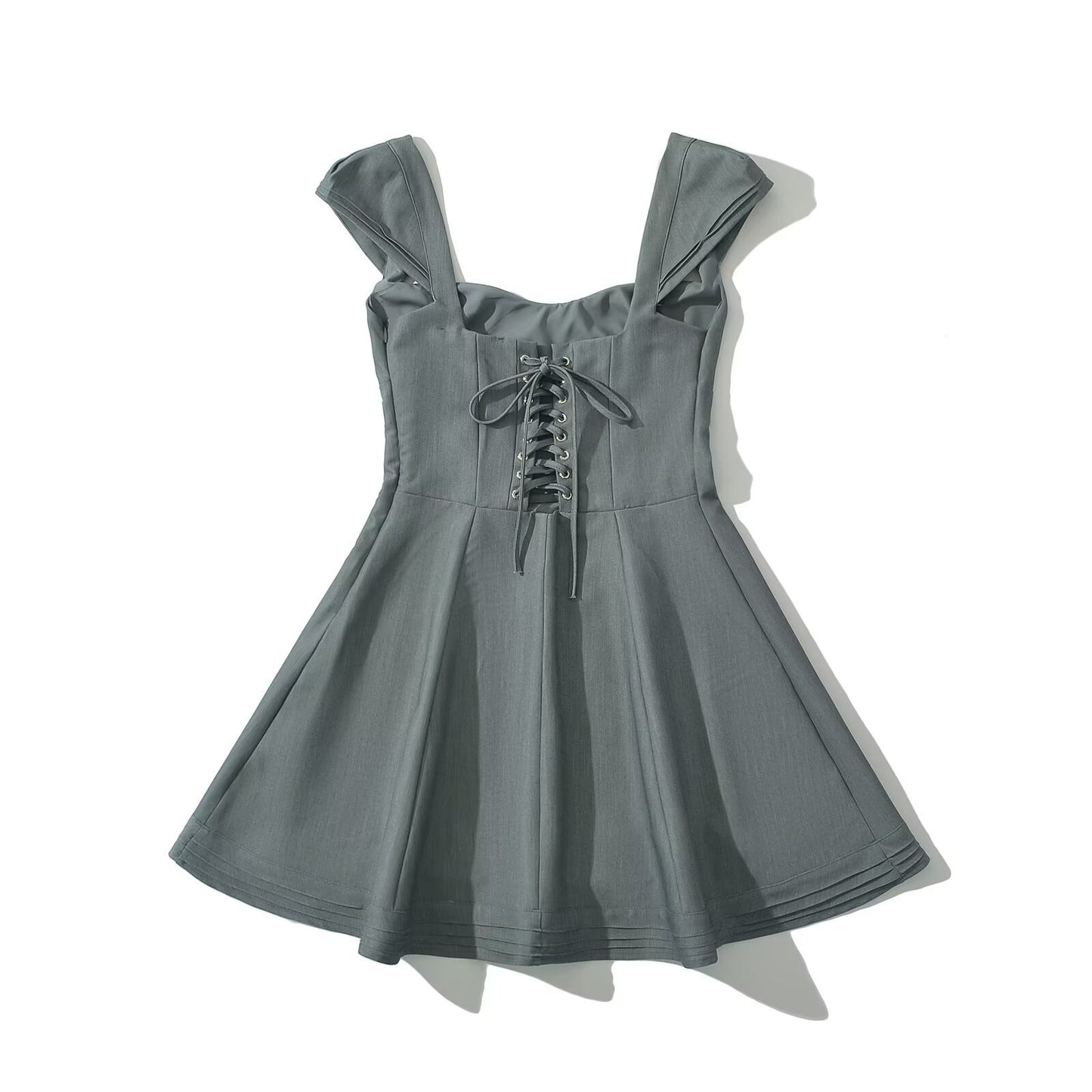 Robe d'été femme avec des bretelles intégrées et une jupe fluide Chic und Stil