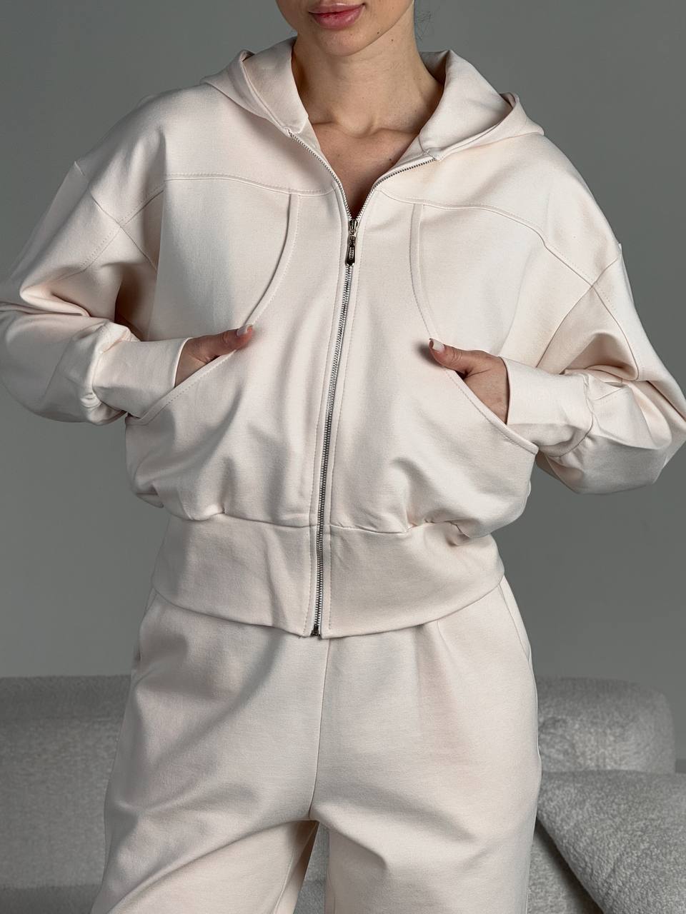 Dames coupe aversée veste à capuche avec fermeture éclair et poches Chic und Stil