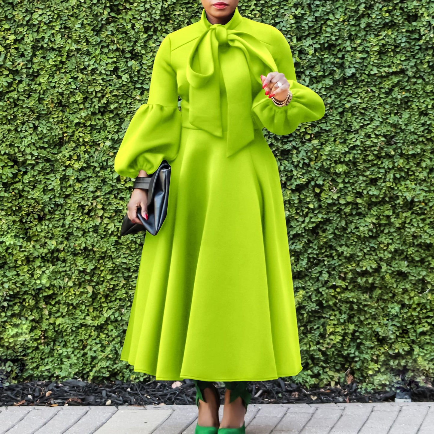 Robe midi pour dames avec col à nouer et manches volumineuses Chic und Stil
