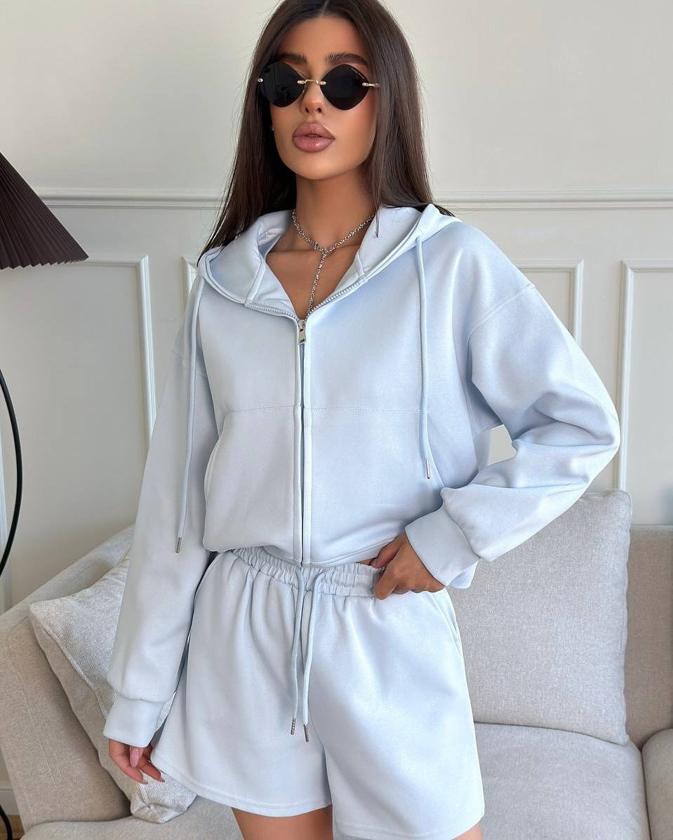 Ensemble de hoodie décontracté et de shorts pour femmes avec coupe ample et matériau respirant Chic und Stil