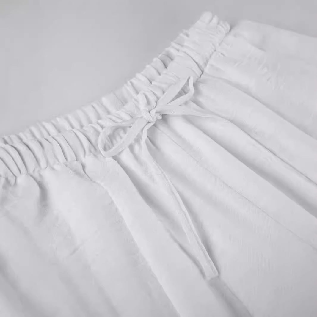 Elegant and lightweight lounge pants for women with elastic waistband and side pockets Chic and Style