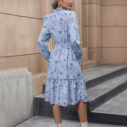 Robe midi pour femmes avec des accents floraux et des détails froncés Chic und Stil