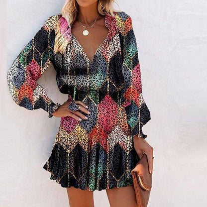 Dames Robe mini ludique avec motif coloré et détails volantés Chic und Stil