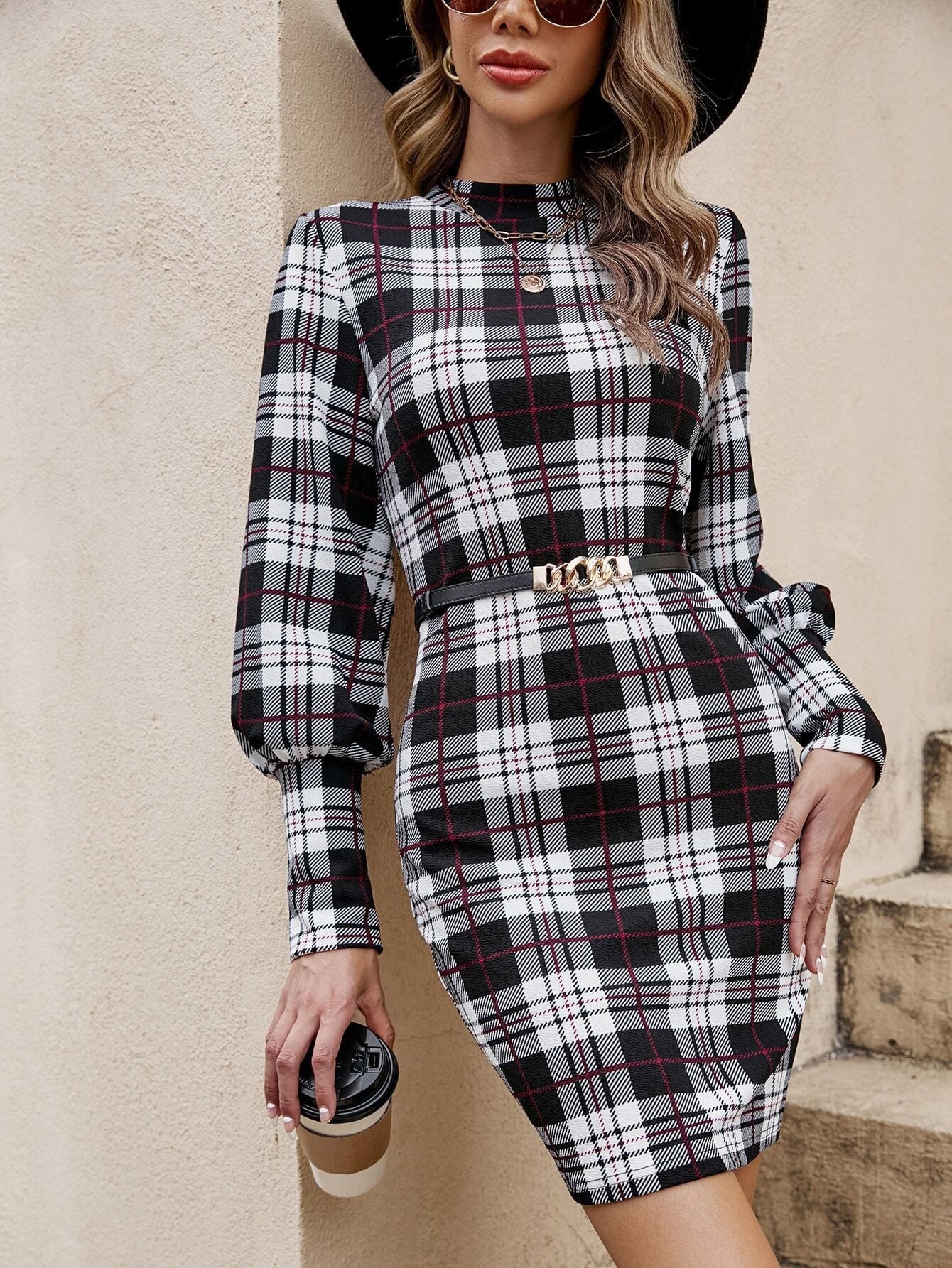 Robe à carreaux ajustée pour femmes avec manches longues et ceinture à la taille Chic und Stil