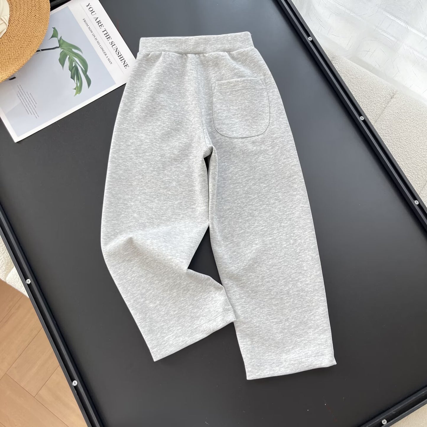 Pantalons de loisirs sportifs pour femmes avec taille élastique et poches pratiques Chic & Stil