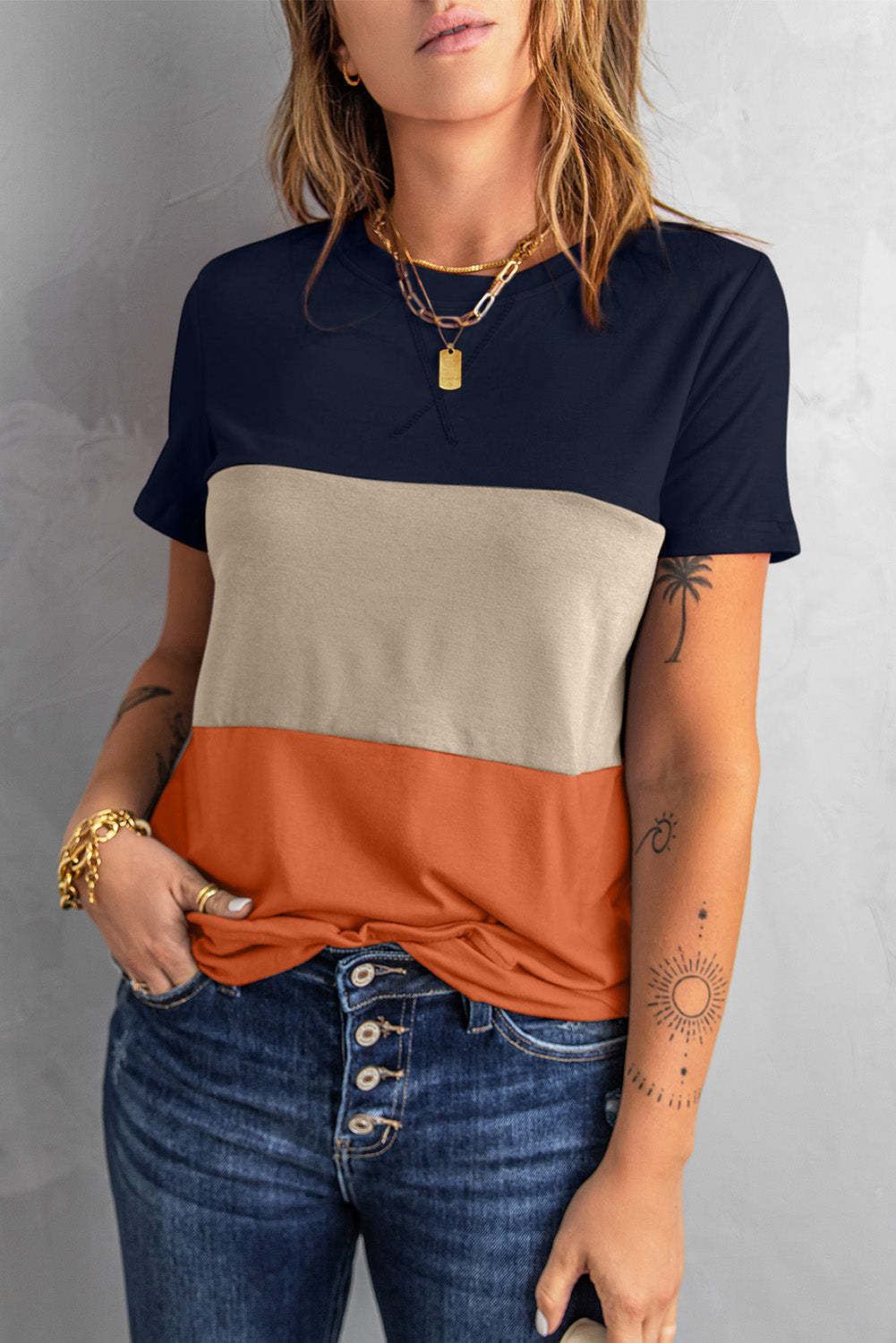 T-shirt pour femmes avec un design bloc moderne et une coupe décontractée Chic und Stil