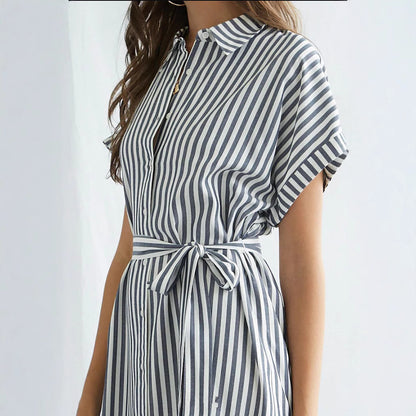 Robe chemise rayée pour femmes avec ceinture à la taille Chic und Stil