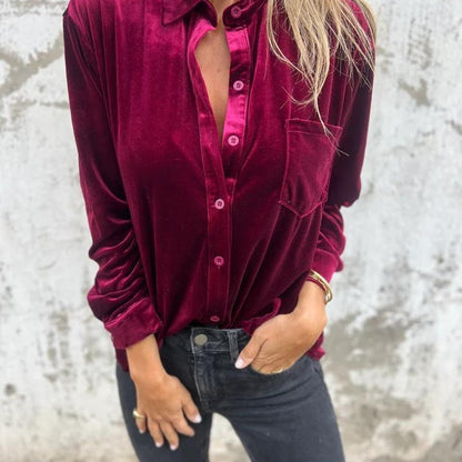 Chemisier en satin élégant pour femmes avec col classique et poche poitrine Chic und Stil