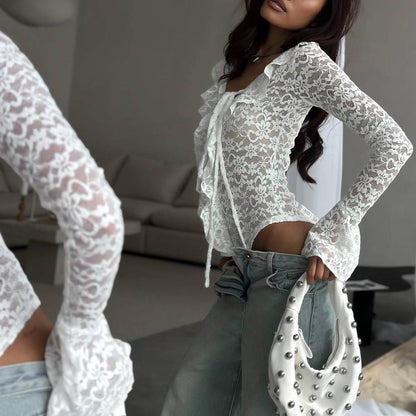 Body en dentelle pour femmes avec détail volant ludique et décolleté en V Chic und Stil
