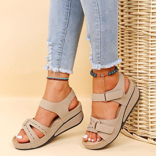 Sandales à brides confortables pour femmes avec boucles réglables et semelle ergonomique Chic und Stil