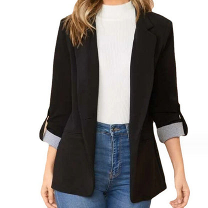 Blazer féminin à la mode avec des manches retroussables et des détails texturés Chic und Stil