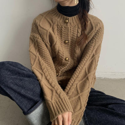 Cardigan en tricot épais pour femmes avec détails en bouton et motif en torsades Chic und Stil