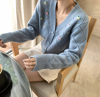 Dames cardigan ludique avec motif floral en losanges et détail boutons Chic und Stil