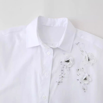 Blouse habilement conçue pour femmes avec des appliqués floraux Chic und Stil