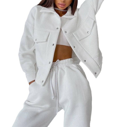 Women’s sports set consisting of an oversized jacket and comfortable jogging pants Chic und Stil