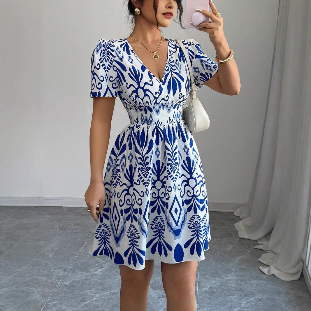 Robe d'été ludique pour femmes avec décolleté en V Chic und Stil