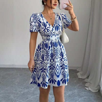 Robe d'été ludique pour femmes avec décolleté en V Chic und Stil