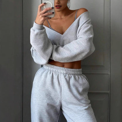 Casual sports jacket for women with crop top and wide pants Chic und Stil