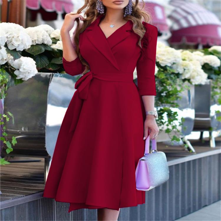 Robe portefeuille élégante pour femmes avec design floral Chic und Stil