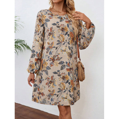 Robe de loisirs pour femmes au style décontracté avec des accents floraux Chic und Stil
