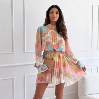 Robe mini plissée pour femmes avec imprimé coloré Chic und Stil