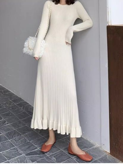 Robe en tricot pour femmes avec ourlet évasé et élégants détails en côtes Chic und Stil