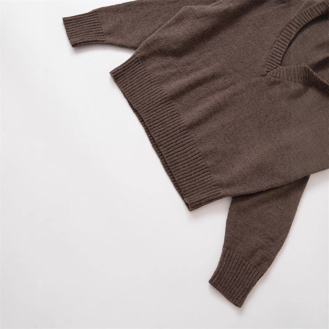 Pull en tricot confortable pour femmes avec décolleté en V et coupe généreuse Chic und Stil