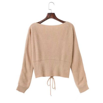 Casual knitted pullover for women with a deep V-neck and a decorative lace Chic und Stil