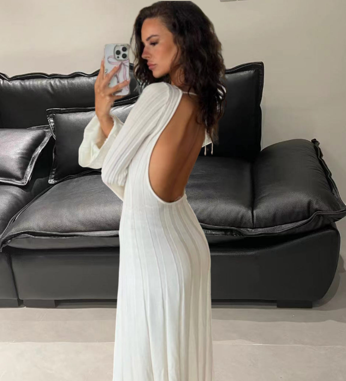 Robe midi à manches longues pour femmes avec décolleté dos profond et fines rayures Chic und Stil