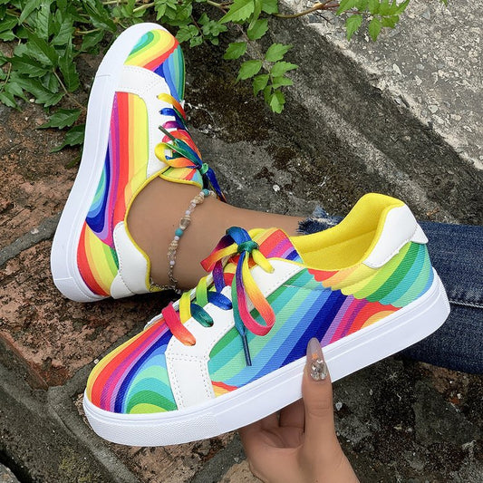Baskets colorées pour femmes avec des lacets décoratifs et une semelle intérieure respirante Chic und Stil