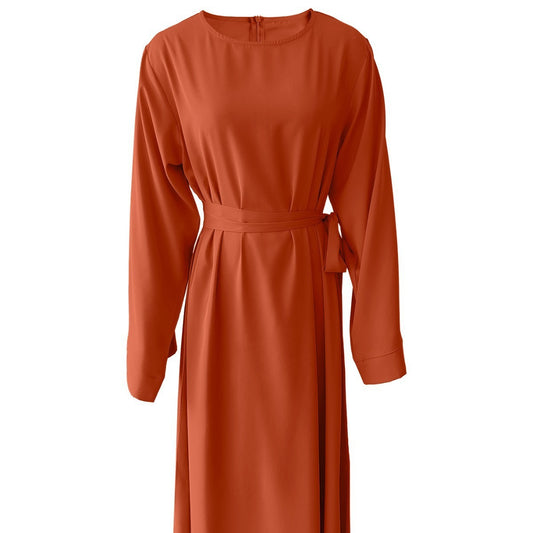 Robe midi pour femmes avec une ceinture de taille élégante et des manches longues Chic und Stil
