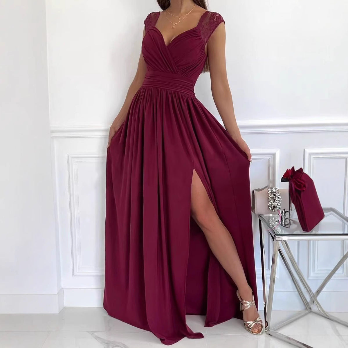 Robe maxi élégante pour femmes avec des manches en dentelle et une fente latérale Chic und Stil