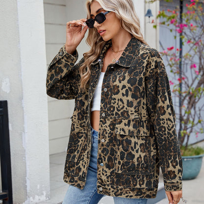 Veste en jean oversize pour femmes au design léopard moderne avec une coupe décontractée Chic und Stil