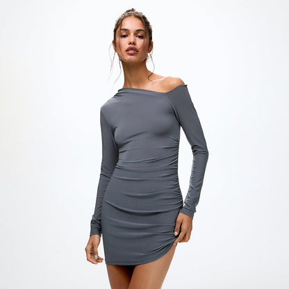 Dames Robe élégante ajustée avec décolleté asymétrique et manches longues Chic und Stil