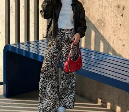 Loose leopard pants for women in fluid material Chic and Style