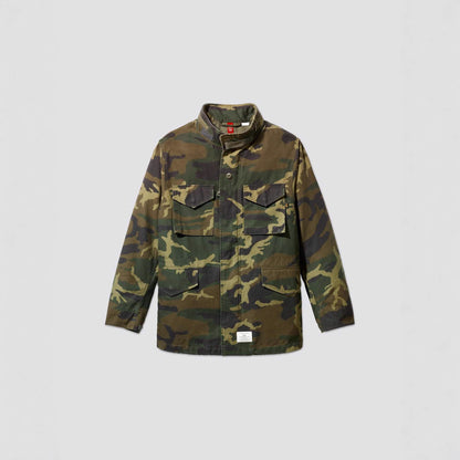 Functional outdoor jacket for men with practical pockets Chic and Style