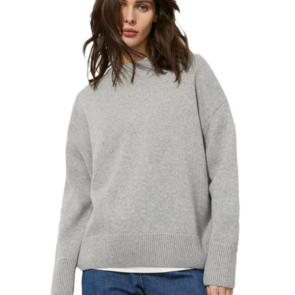 Pull en fine maille douillette pour femmes avec une coupe ample et un col rond Chic und Stil