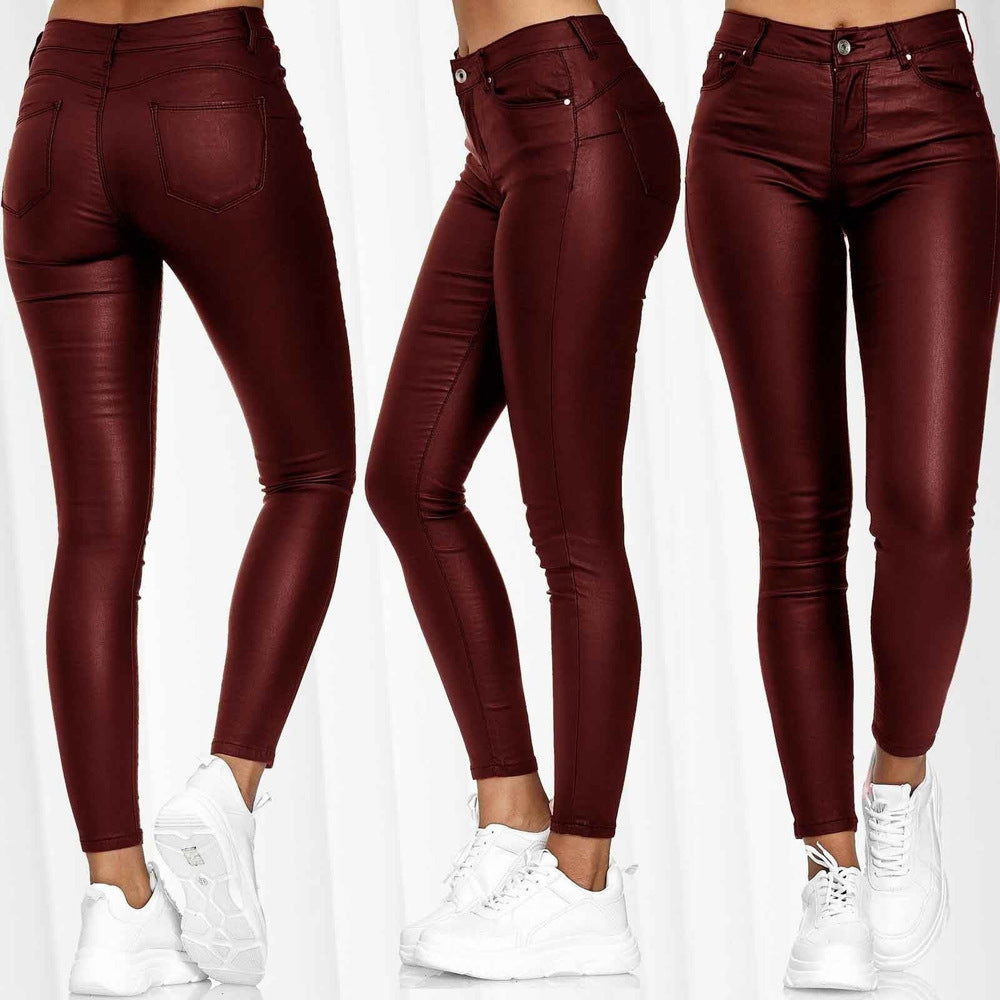 Fitted women's pants in faux leather with a high waist and side pockets Chic and Style