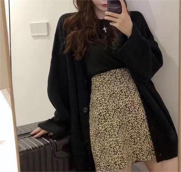 Cardigan en tricot décontracté pour femmes avec des manches volumineuses et une patte de boutonnage Chic und Stil